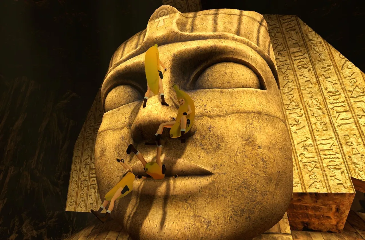 Banana costume climbing the Sphinx TR4 Multiplayer